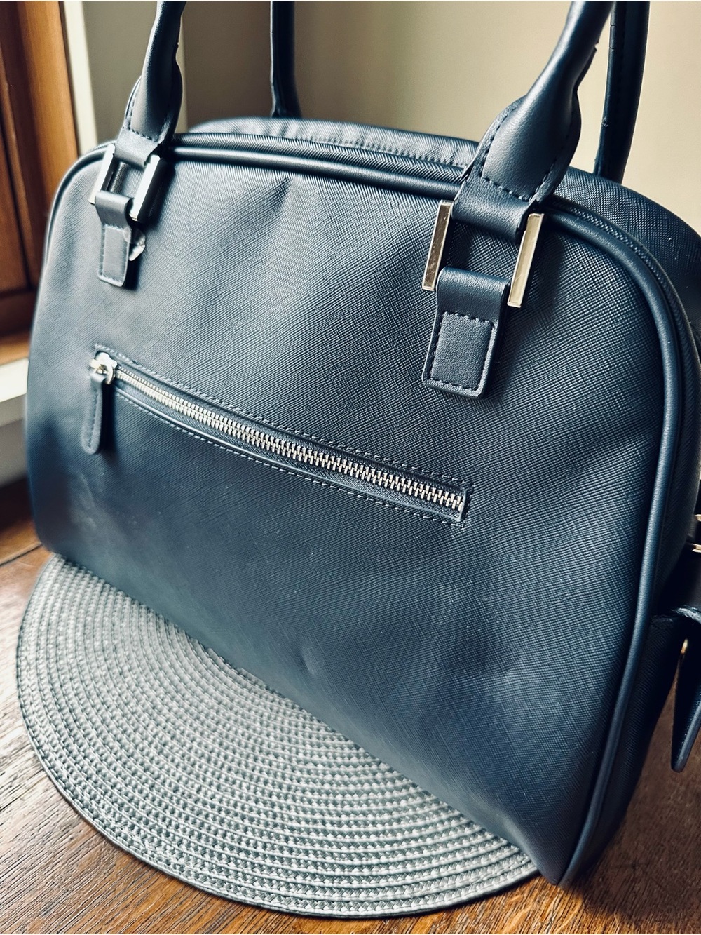 Porter Airlines Unisync Travel Retro Striped Bowling-Style Flight Bag with Pouch - Picture 13 of 15